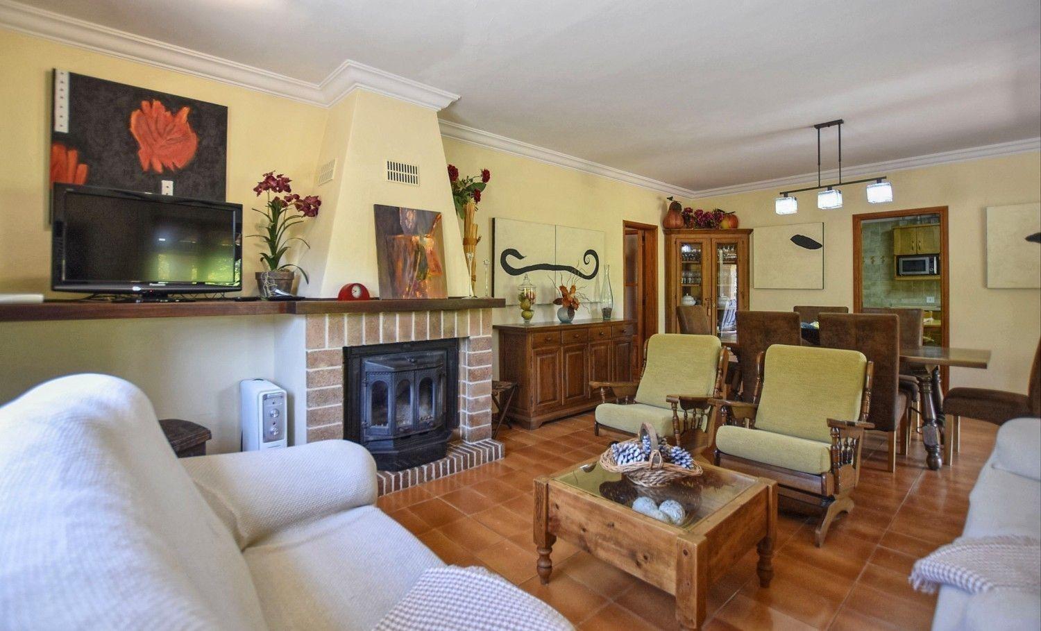 Wunderschoenes Im Landhausstil Mit Pool Fuer 6 Personen, 6 Km Vom Entfernt Ferienhaus *
