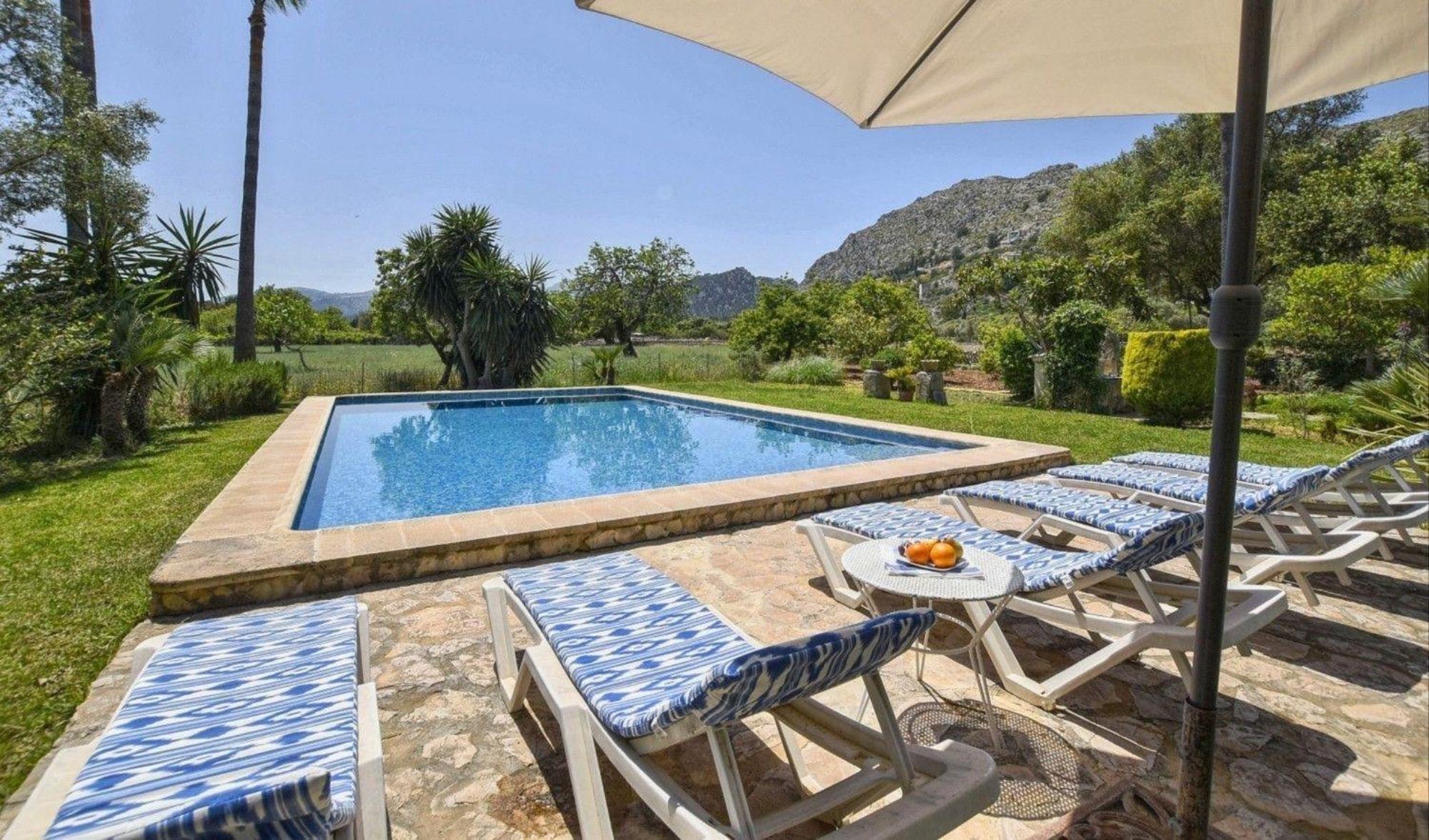 Ferienhaus Wunderschoenes Im Landhausstil Mit Pool Fuer 6 Personen, 6 Km Vom Entfernt